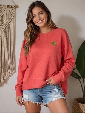 🚜🚜💚💚John Deere * authentic* ladies light sweater NWOT💚💚 size large